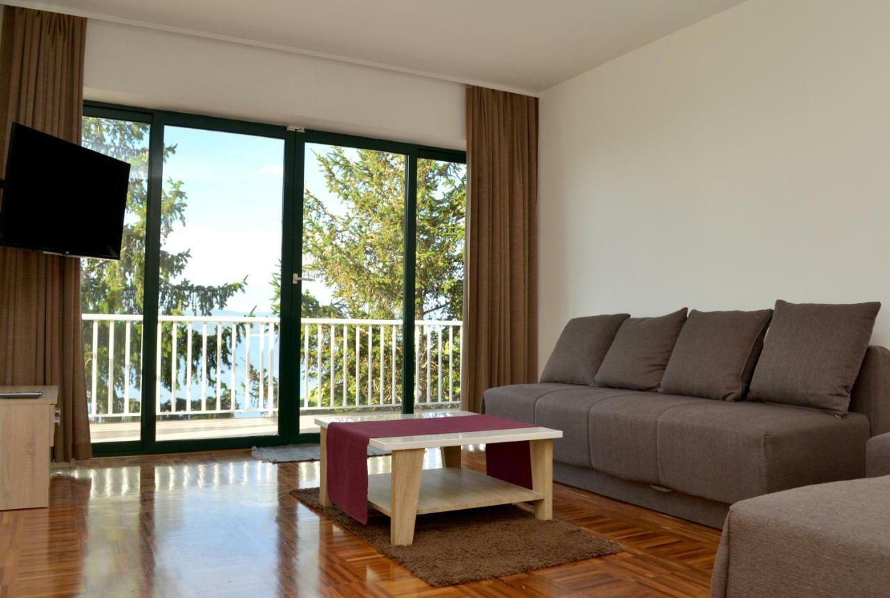 Apartments Lorenco Brela Buitenkant foto